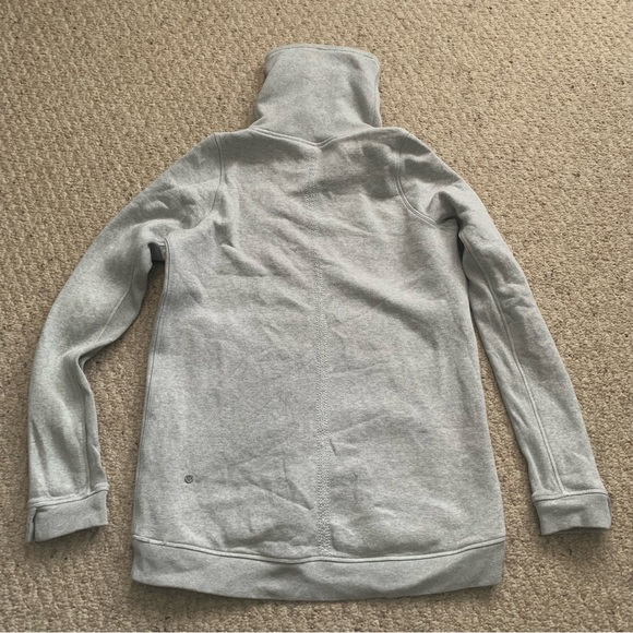 Size 4 Lulu sweater - Picture 2 of 5